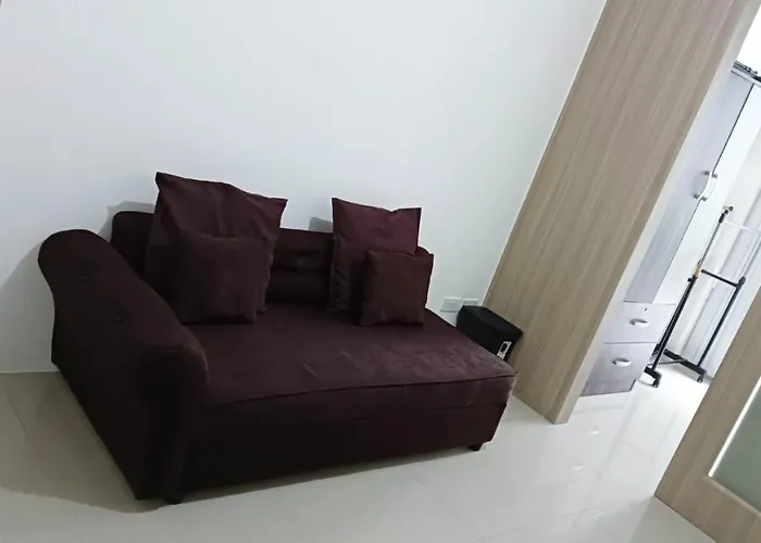 Shore D13 Shortwalk Mall Of Near Airport *